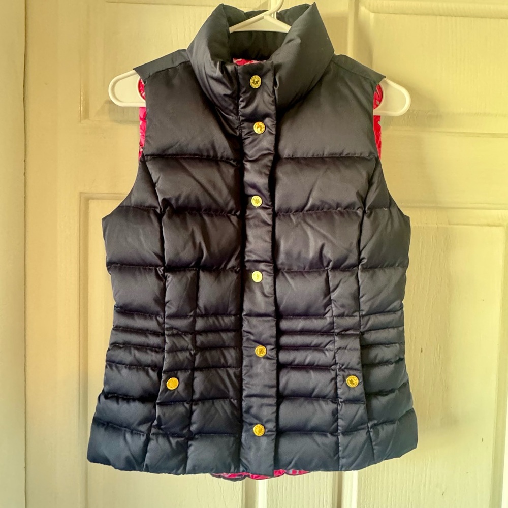 LILLY PULITZER Navy Fitted Slimming “Isabelle” Puffer Vest floral inner lining - Picture 2 of 16